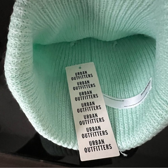Urban Outfitters UO Ribbed Pompom Green Mint Beanie NWT 🍁❄️ - Picture 6 of 7